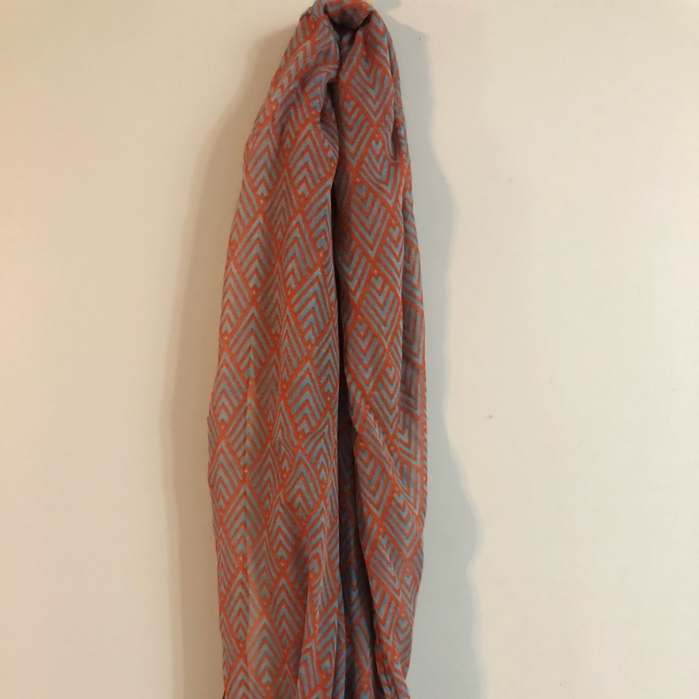 2 Scarves - Picture 2 of 4